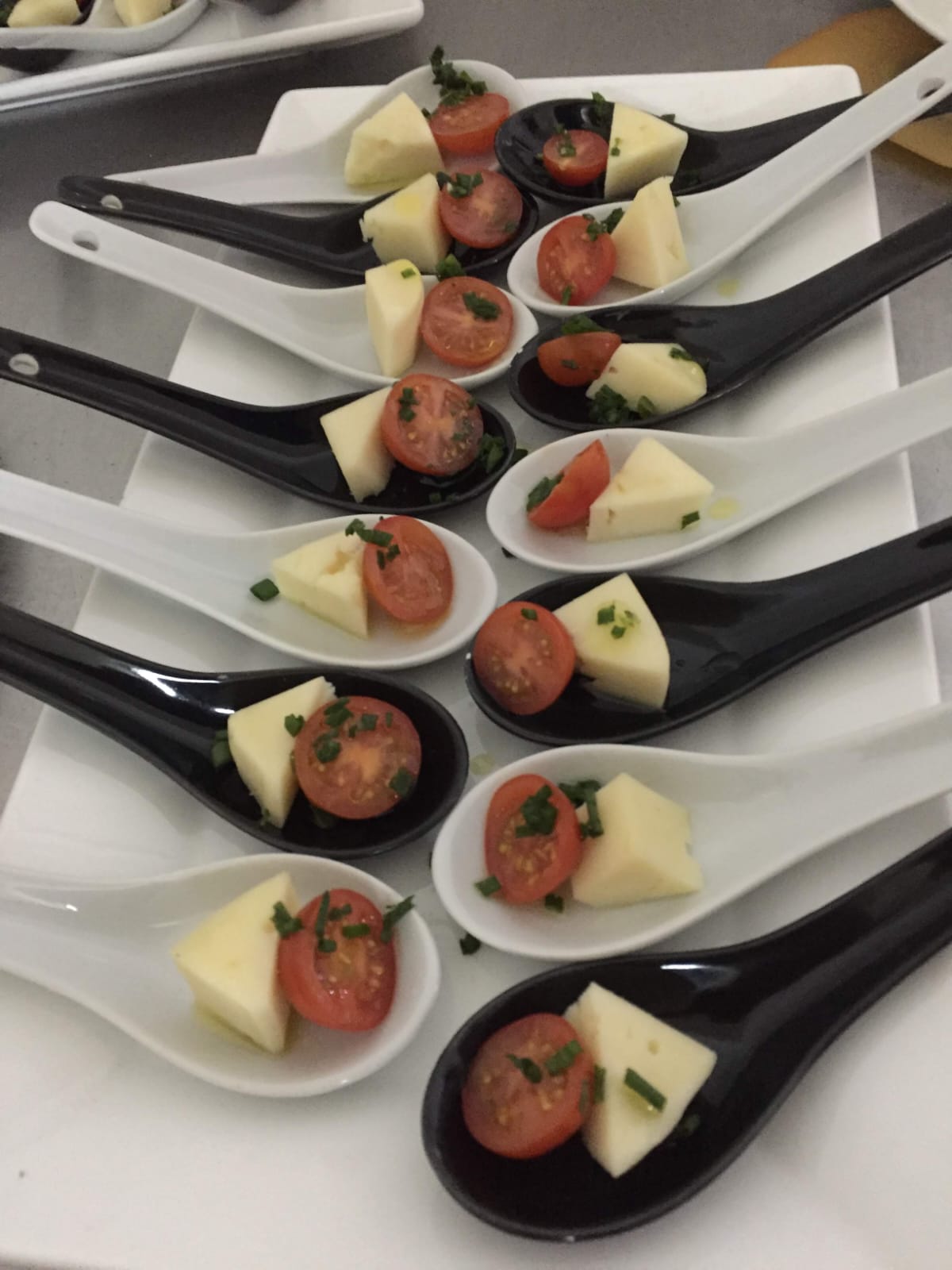 Cucharas Aperitivo Queso Tomate