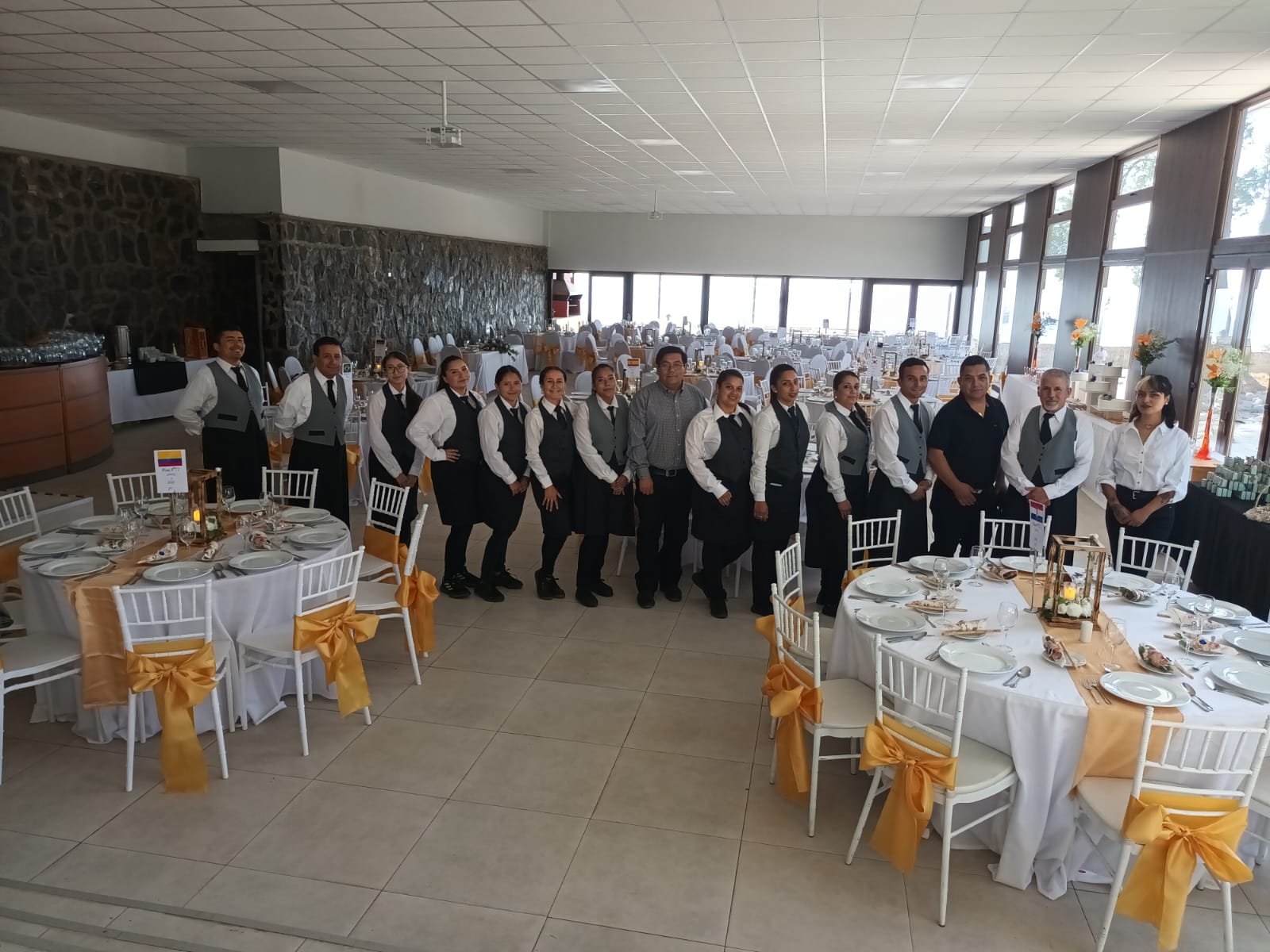 Staff Nosotros