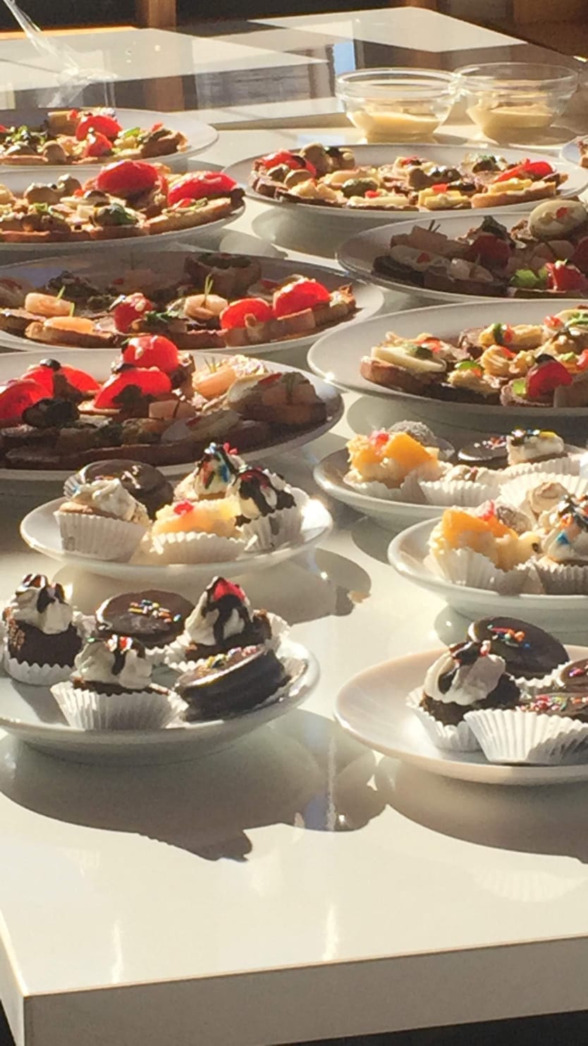 Variedad Aperitivos Y Reposteria